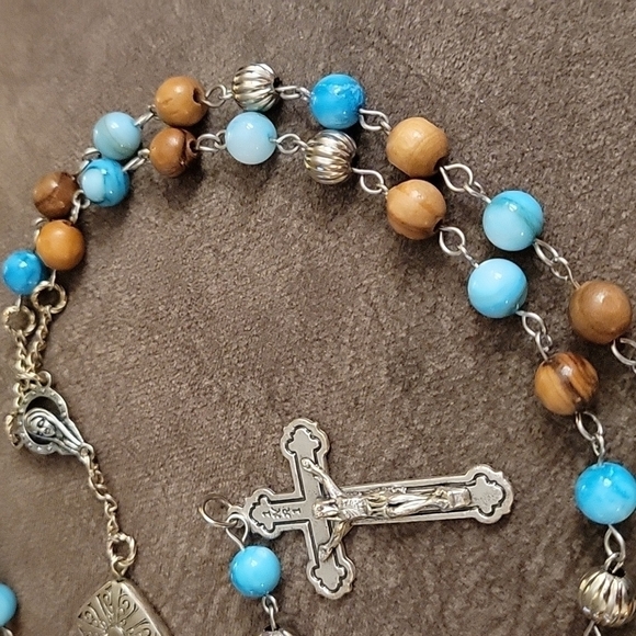 Handmade Olive Wood Vintage Metal Shell Beaded Crucifix Rosary Necklace - Picture 5 of 6